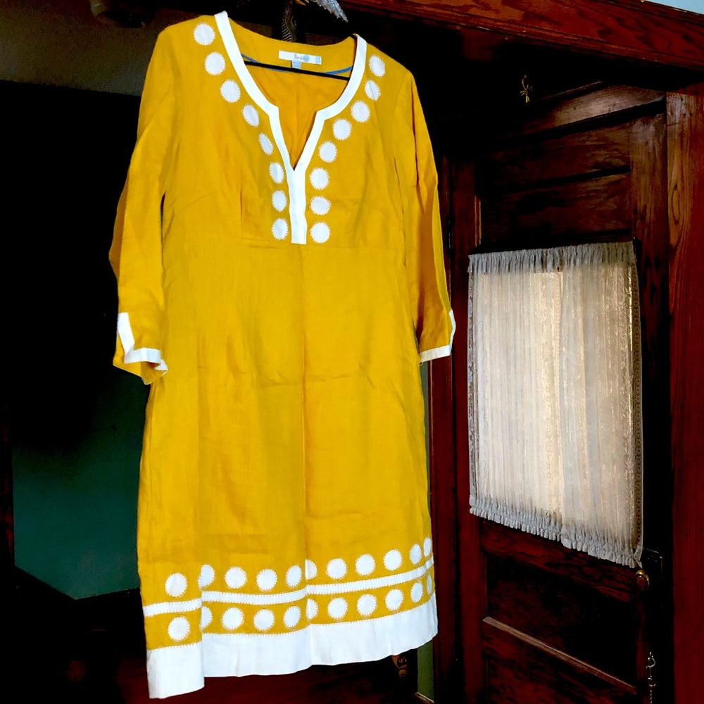 Boden tunic dress in yellow.